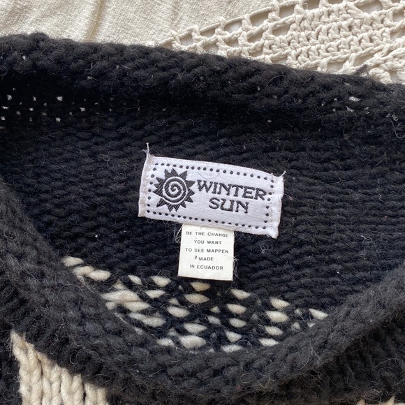 Heavy vintage Ecuador wool sweater - Picture 9 of 10